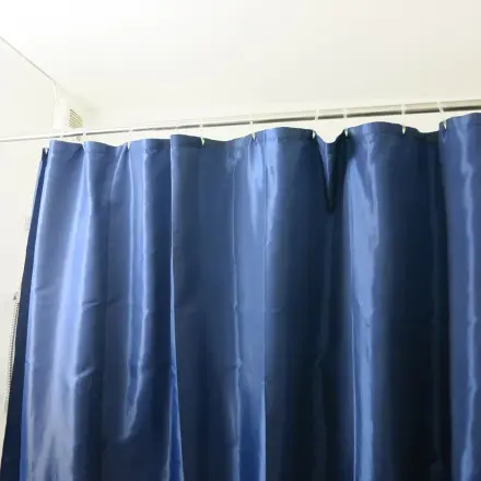 Duschvorhang beim Streichen/Tapezieren verwenden