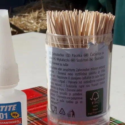 Durchdrehende Holzschrauben noch fester befestigen