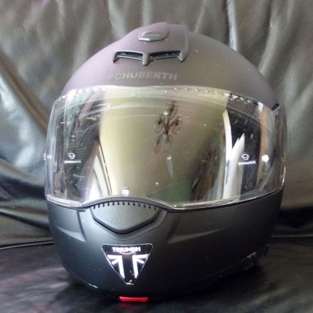 Fliegenreste von Helm und Kombi entfernen
