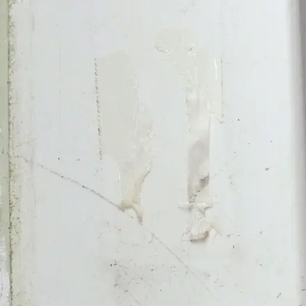 Kleberreste entfernen - Reinigung von Kunststoffen