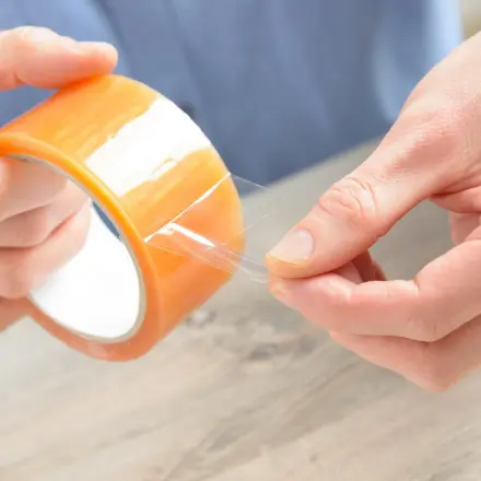 Klebereste von Holz entfernen