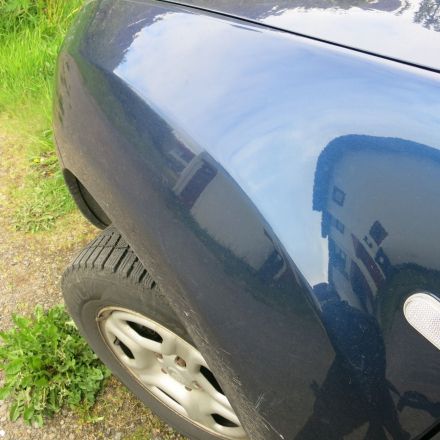 Autolack mit Silikonentferner reinigen