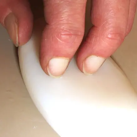 Ölverschmierte schwarze Hände schnell gereinigt...