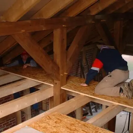 Günstiger Holzfußboden mit OSB-Platten