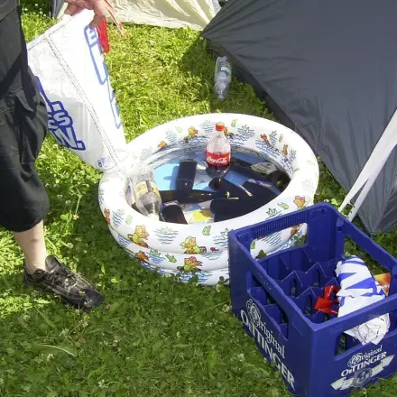 Getränke kühlen im Planschbecken