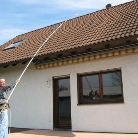 Moos, Flechten und Algen von Dach und Fassade entfernen