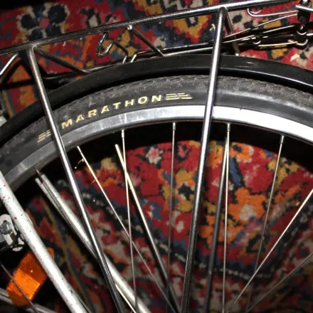 Fahrradmantel ohne Spezialwerkzeug abmachen