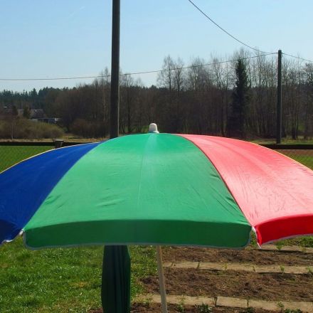 Sonnenschirm wieder farbenfroh