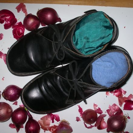 Wasserränder auf Glattlederschuhen entfernen