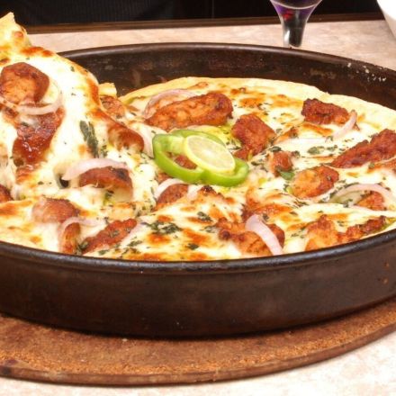 Tiefgefrorene Pizza aus der Pfanne