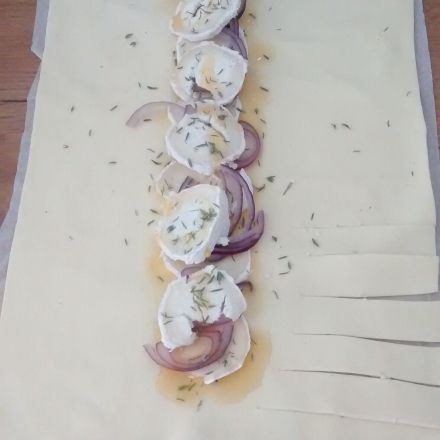 Lecker & schnell gemacht: Ziegenkäse-Thymian-Honig-Zopf