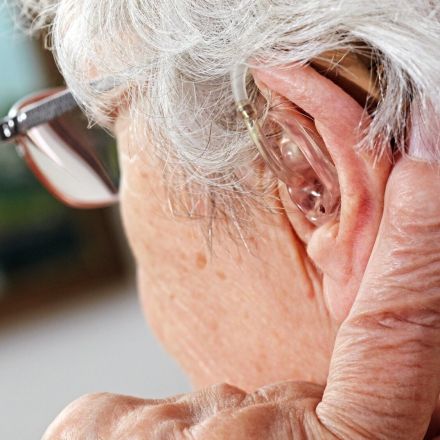 Richtiger Umgang mit Hörgeräten trainieren