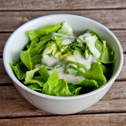 Saure Sahne Dressing - perfekt zu Blattsalat