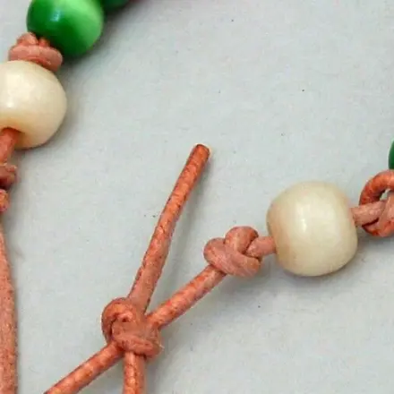 Lederkette mit Perlen und Schlaufen schnell gemacht