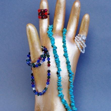 Vergoldete Gipshand als Schmuckständer herstellen