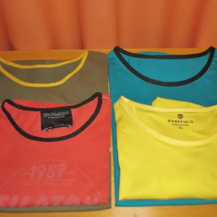 T-Shirt Halsausschnitt zu eng: mit Schrägband vergrößern