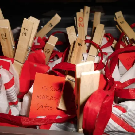 24 Tee-Kreationen als Adventskalender