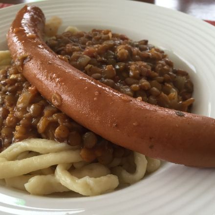Linsen mit Spätzlen und Saiten (schwäbisch)