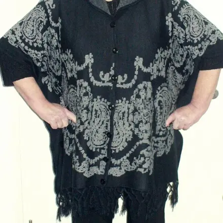 Keine kalten Arme beim Tragen eines Ponchos