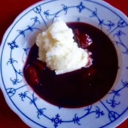 Fliederbeersuppe