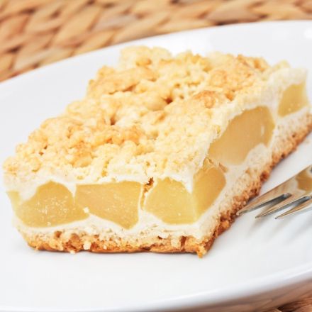 Apfelkuchen aus Hefeteig mit Streusel nach Bäckerart