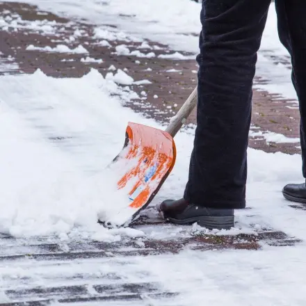 Rutschfeste Schuhe bei Schneematsch und Glätte