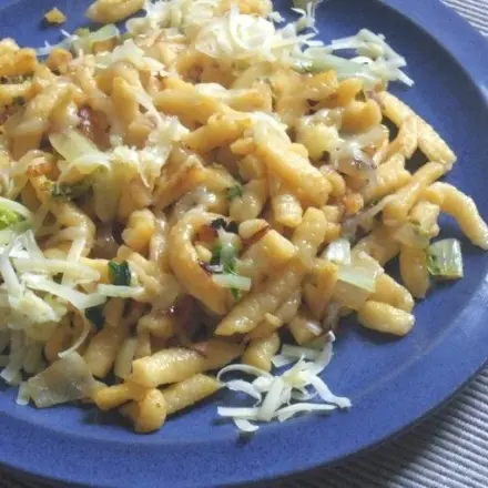 Spätzle mit gebratenem Salat