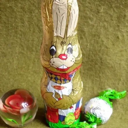 Im Schokohasen einen Gutschein verstecken