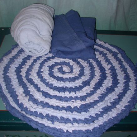 Flickenteppich aus alter Wäsche häkeln