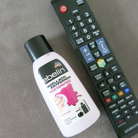 Nagellackentferner gegen Tipp-Ex Flecken
