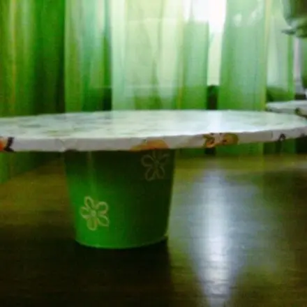 Schnell hergestellte Etagere mit Geheimfach