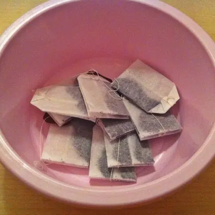 Kinderspiel: Teebeutelweitwurf