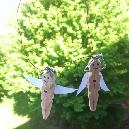 Engel aus Wäscheklammern basteln