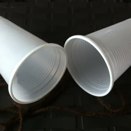 Bechertelefon-Spiel für Kinder