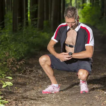 Herzfrequenzmessgerät: Sender am Brustgurt anders befestigen