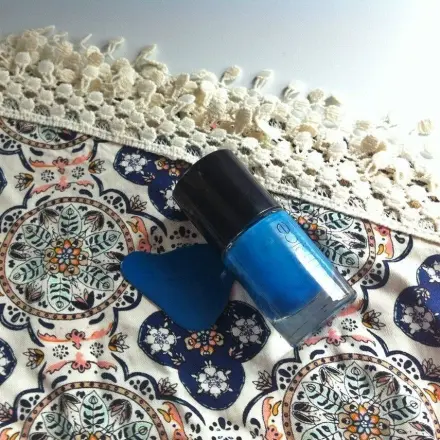 Scherz mit Nagellack (Fake-Fleck)