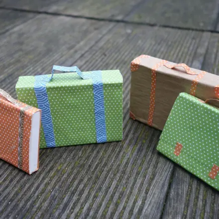 Minikoffer für die Puppenstube basteln