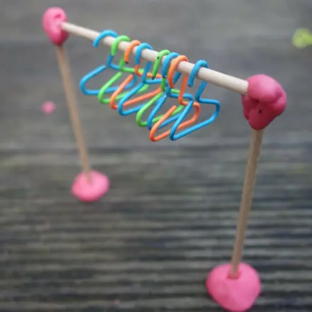 Mini-Kleiderbügel basteln