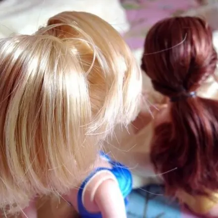 Verfilzte Barbie Haare wieder kämmbar machen