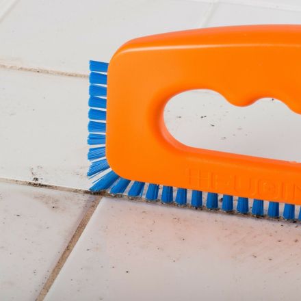 Fugen effizient reinigen mit Fuginator