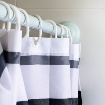 Schimmel auf dem Duschvorhang verhindern