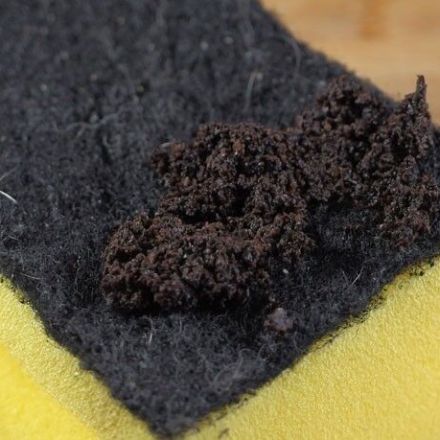 Grillrost reinigen mit Kaffeesatz