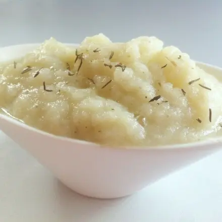 Fluffiges Blumenkohlpüree mit Thymian (Low Carb)