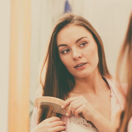 Lange Haare ohne Ziepen und Reißen kämmen