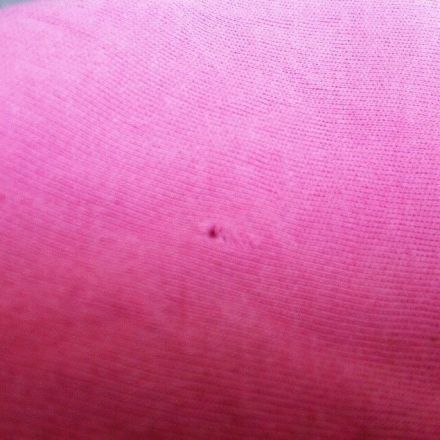 Kleine Löcher in der Kleidung verhindern