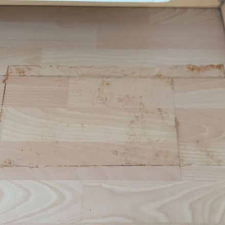 Rostflecken auf Laminatboden entfernen