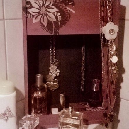 Salonfähige Weinbox für Schmuck und Parfüm