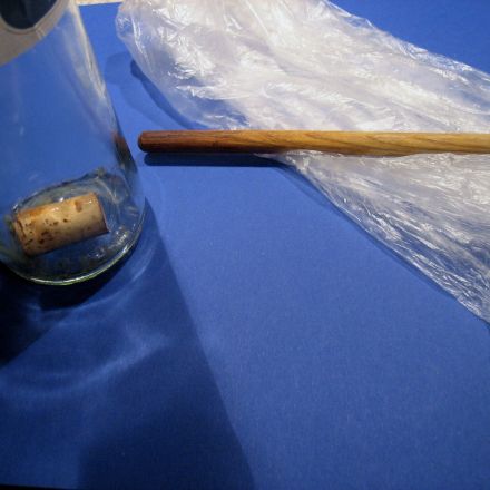 Korken aus einer Flasche entfernen
