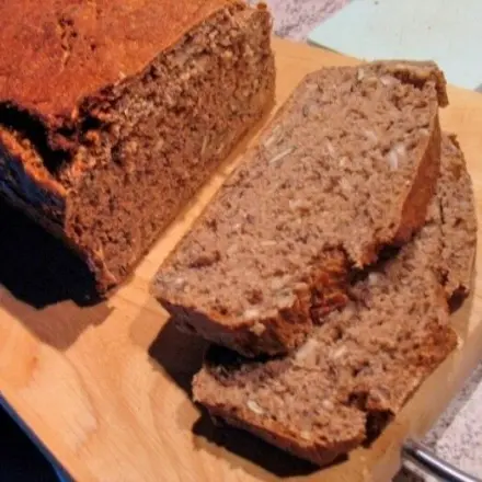 Knuspriges Roggen-Mischbrot mit Kernen und Samen