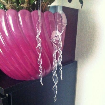 Deko Eiszapfen aus PET-Flaschen herstellen